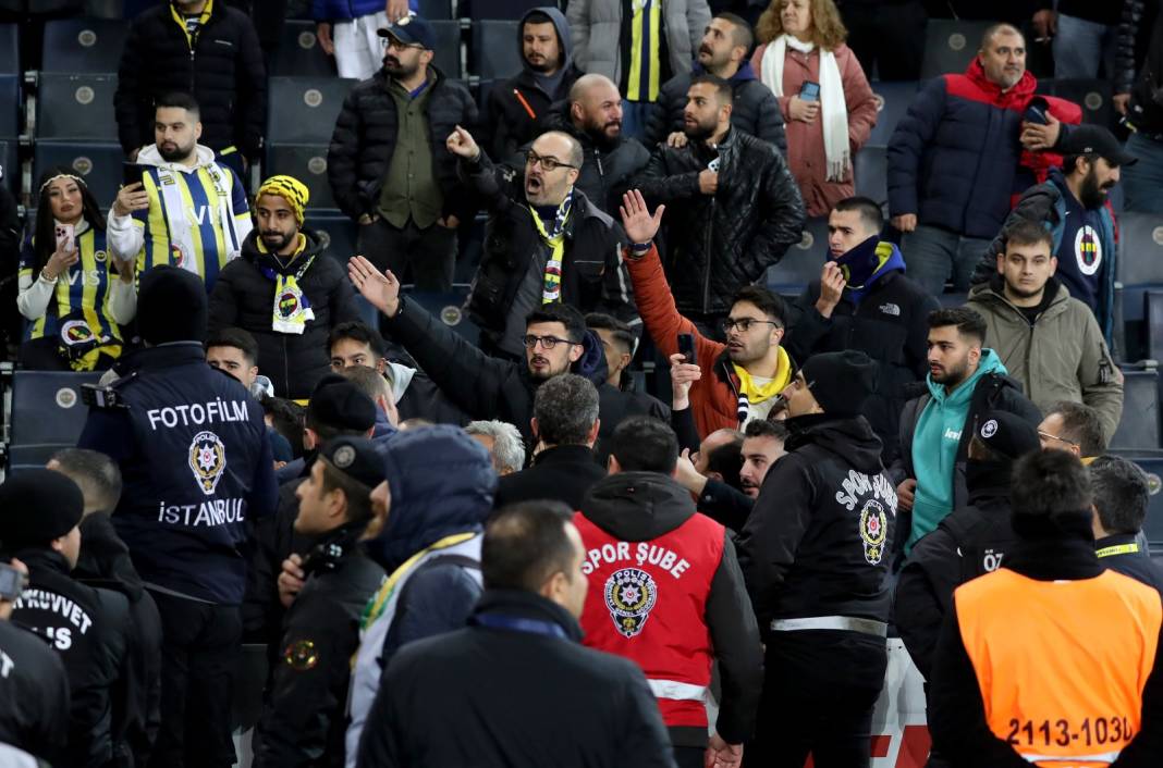 Fenerbahçe Fatih Karagümrük maçından çok özel fotoğraflar: Geri dönüş coşkusu tribünlere böyle yansıdı 52